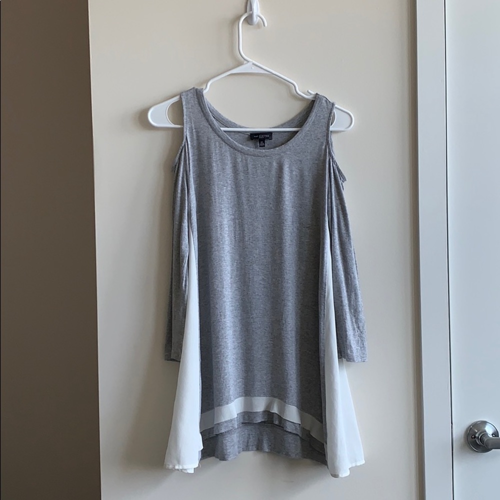 Loose fitting, high/low tunic